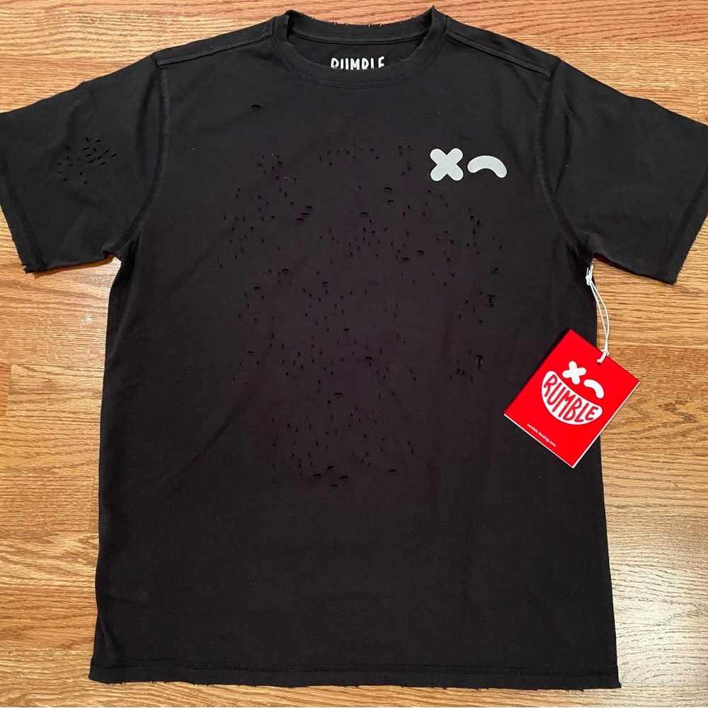 RUMBLE Mens Distressed Wink tee.  Size Small.  Black